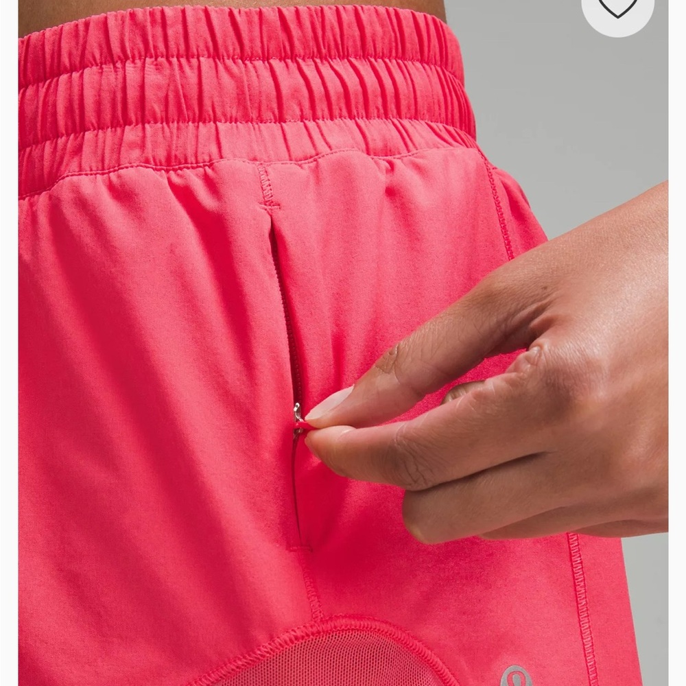 Lululemon Women's Sonic Pink 2.5" Hotty Hots Shorts - Picture 2 of 3